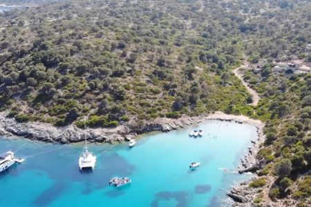Καστός: Αυτό είναι το πιο μικρό, αλλά κατοικημένο νησί του Ιονίου Πελάγους