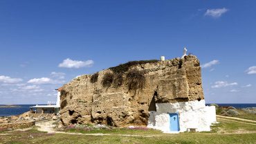 Άγιος Νικόλαος στη Σκύρο: Η κατάνυξη σε όλο της το μεγαλείο, μέσα σ’ ένα βράχο