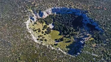 Βασιλικά Βοιωτίας - κρατήρας