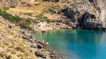 Βρίσκεσαι στη Ρόδο; Σπεύδεις για την παραλία του Αγίου Παύλου στη Λίνδο…