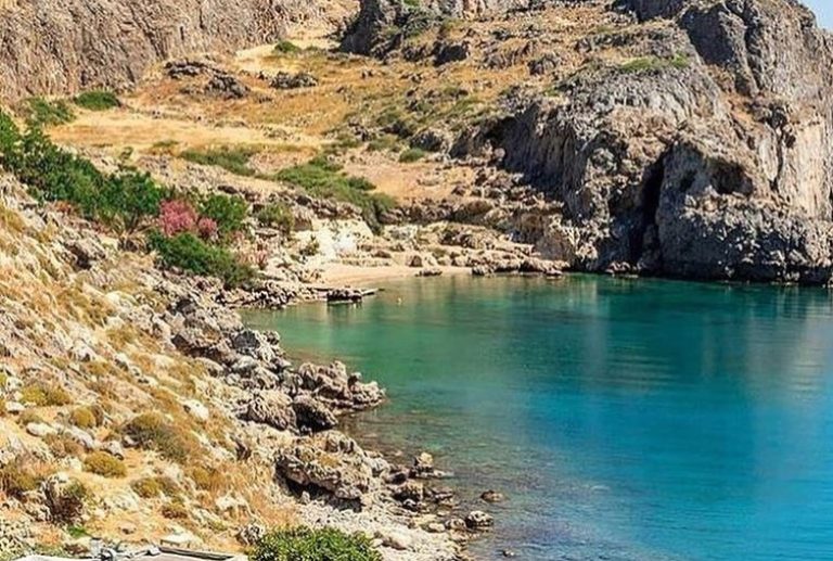 Βρίσκεσαι στη Ρόδο; Σπεύδεις για την παραλία του Αγίου Παύλου στη Λίνδο…