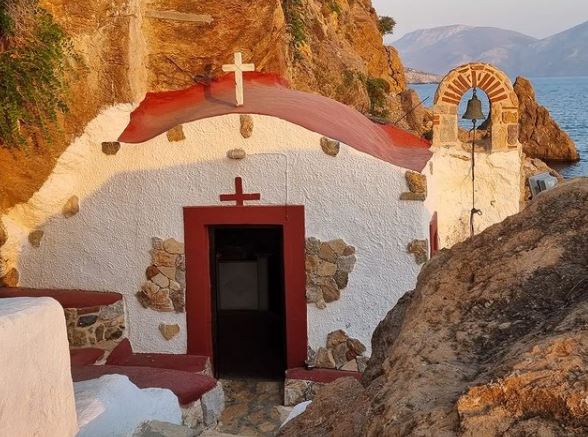 Παναγιά Καβουράδενα