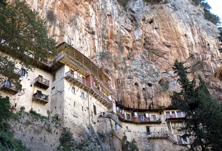 Μονή Τιμίου Προδρόμου Αρκαδίας: Γνωρίζοντας τα ιστορικά «Μετέωρα της Αρκαδίας»