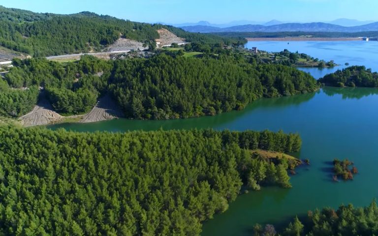 Λίμνη Αστερίου: Υπέροχη και από ψηλά…