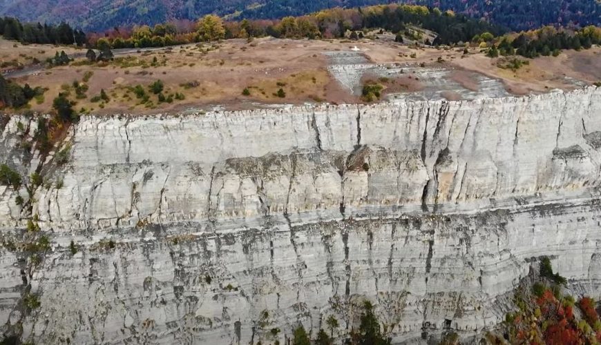 Χαράδρα του Χάρου: Προκαλεί δέος, κόβει την ανάσα…