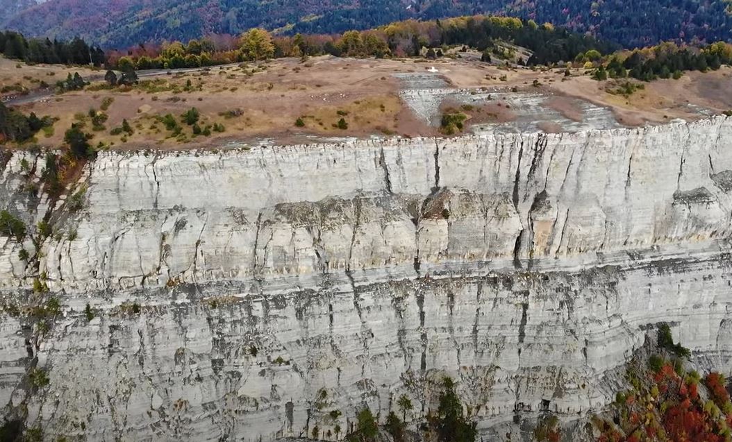 Χαράδρα του Χάρου: Προκαλεί δέος, κόβει την ανάσα…