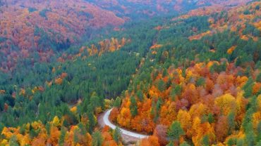 Βάλια Κάλντα: Η «ζεστή κοιλάδα» και τα απίθανα χρώματά της…