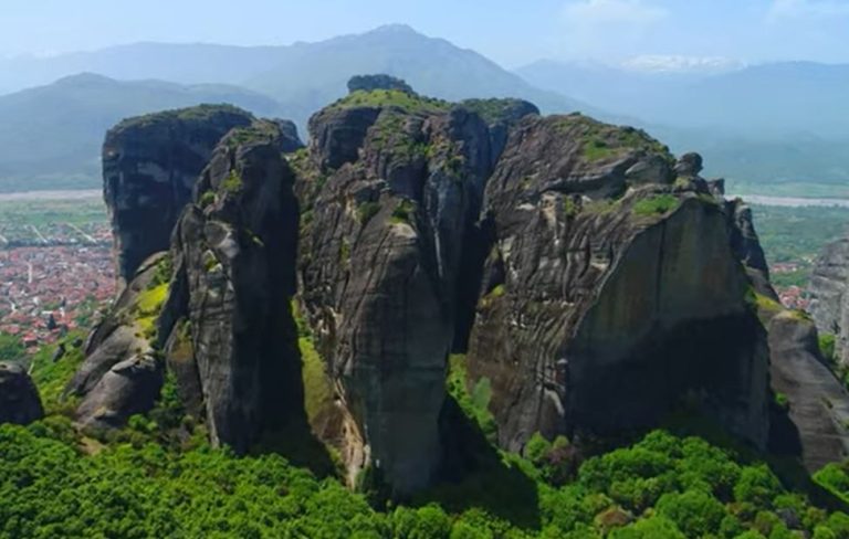 Μετέωρα: Τόσο επιβλητικά, όσο και ανεπανάληπτα! Εικόνες από ψηλά…