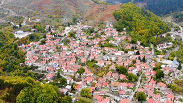 Μηλιά: Το χωριό με τη βαλσαμωμένη αρκούδα και τους υπέροχους καταρράκτες