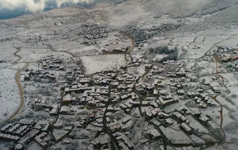 Αγιος Αθανάσιος Πέλλας: Υπέροχες εικόνες σε χιονισμένο τοπίο