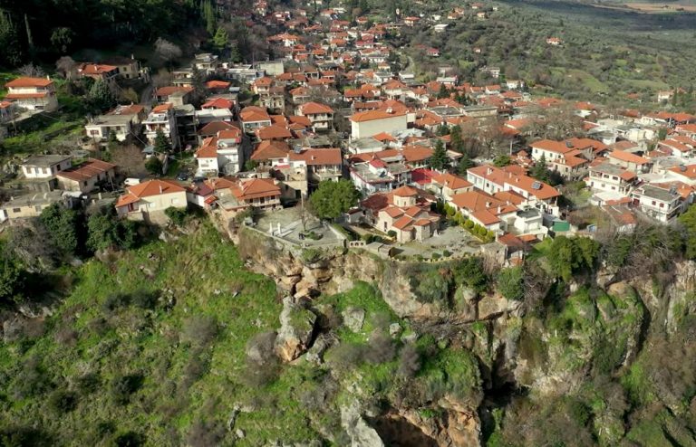 Τιθορέα (Βελίτσα): Ο καταρράκτης, η καλντέρα και το όνειρο κάθε επισκέπτη…