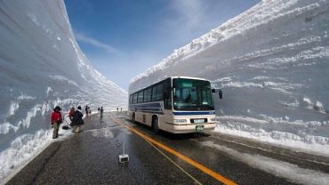 Ιαπωνία: Το «φαράγγι του χιονιού» και ο εντυπωσιακός τρόπος που δημιουργείται