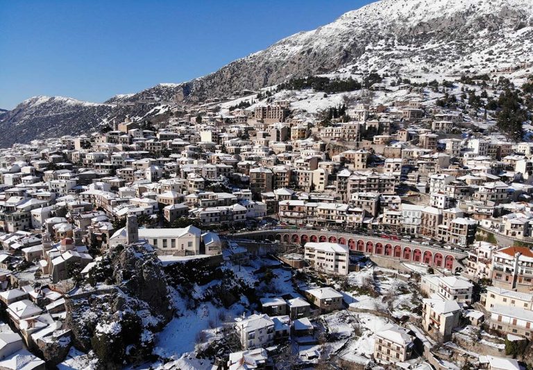 Χιονισμένη Αράχωβα