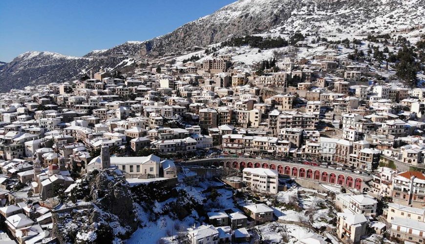 Χιονισμένη Αράχωβα