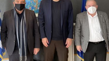 Σαντορίνη: Επίσκεψη του υπουργού Τουρισμού και συνεργασία με τον Δήμο Θήρας