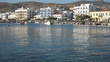 Τήνος: Τόπος προσκυνήματος αλλά και διακοπών