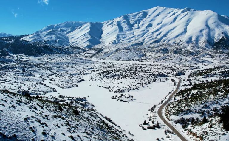 Ζήρεια: Πανέμορφες εικόνες από ψηλά. Η παγωμένη Λίμνη Δασίου