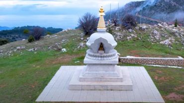 Στούπα Καλατσάκρα: Το Μαύρο Ορος που «θυμίζει» κάτι από Θιβέτ…