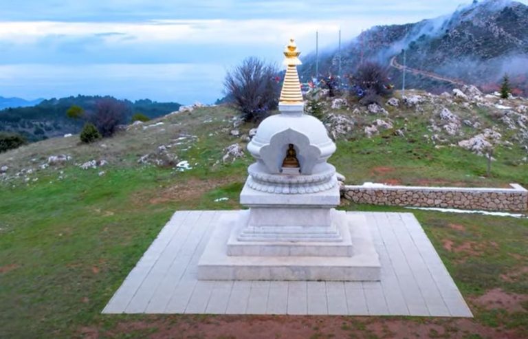 Στούπα Καλατσάκρα: Το Μαύρο Ορος που «θυμίζει» κάτι από Θιβέτ…