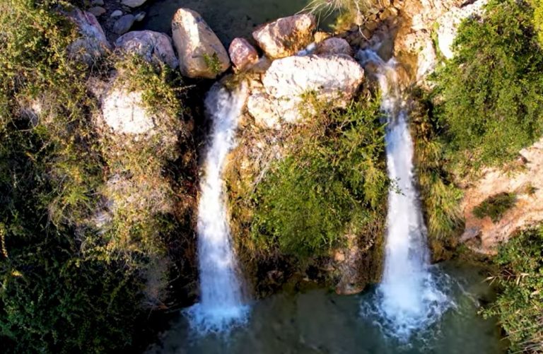 Ρέμα Βαλανάρη: Οι θρυλικοί καταρράκτες της Πεντέλης από ψηλά…