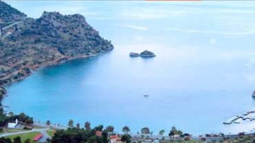 Αντίκυρα: Το ψαροχώρι της Βοιωτίας που μαγεύει