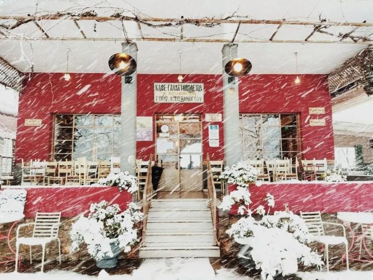 Μαγικές εικόνες από τη χιονισμένη Εύβοια