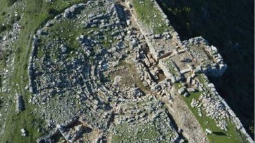 Πλατιάνα Ηλείας: Μια αρχαία ακρόπολη γαντζωμένη στο βράχο