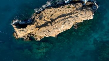 Το κρυφό νησί στο οποίο έγινε «της Πόπης»