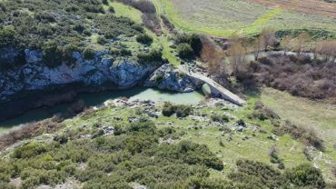 Γεφύρι της Δαφνούλας: Θυμίζει Ζαγοροχώρια αλλά βρίσκεται στα Δερβενοχώρια…