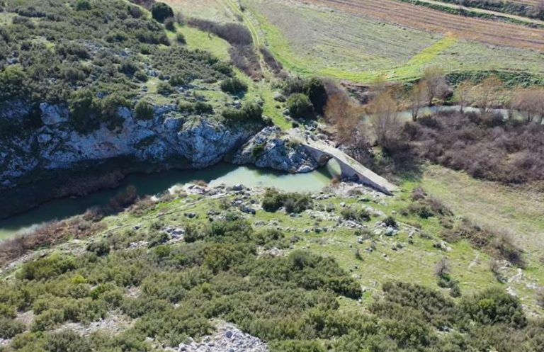 Γεφύρι της Δαφνούλας: Θυμίζει Ζαγοροχώρια αλλά βρίσκεται στα Δερβενοχώρια…