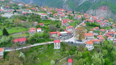 Θεοδωριανά: Μαγεύουν τους επισκέπτες με τους καταρράκτες τους