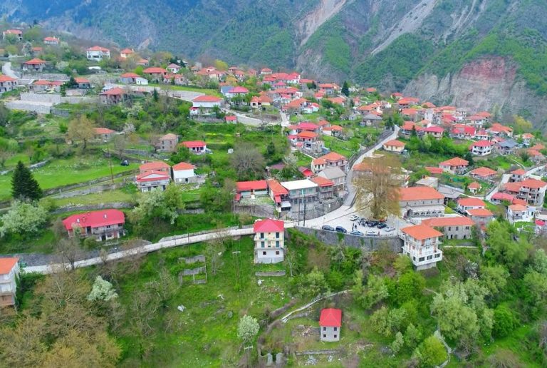 Θεοδωριανά: Μαγεύουν τους επισκέπτες με τους καταρράκτες τους