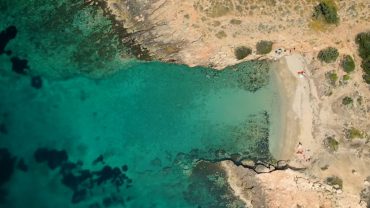 Μικρή Χαμολιά: Υπέροχη «prive» παραλία μια ανάσα απ’ την Αθήνα