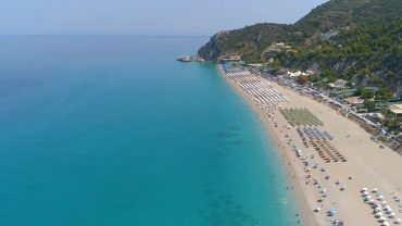 Παραλία Κάθισμα – Λευκάδα: Η μικρή «Ιμπιζα» της Ελλάδας