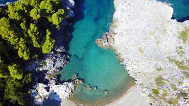 Αυτές είναι οι παραλίες στη Βλαχιά της Βόρειας Εύβοιας που πρέπει να επισκεφτείς