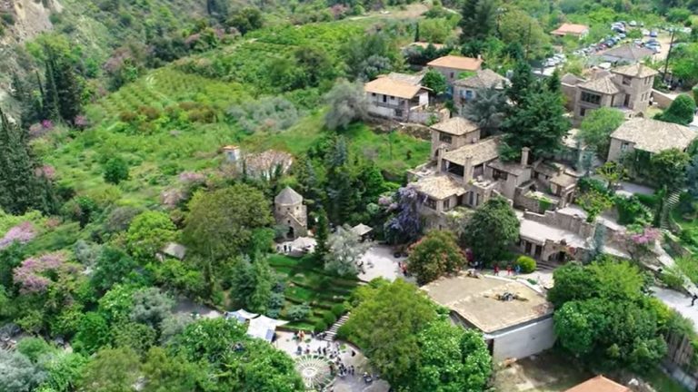 Συνεβρό Αχαΐας: Ένα παραμυθένιο θεματικό πάρκο κρυμμένο στο βουνό