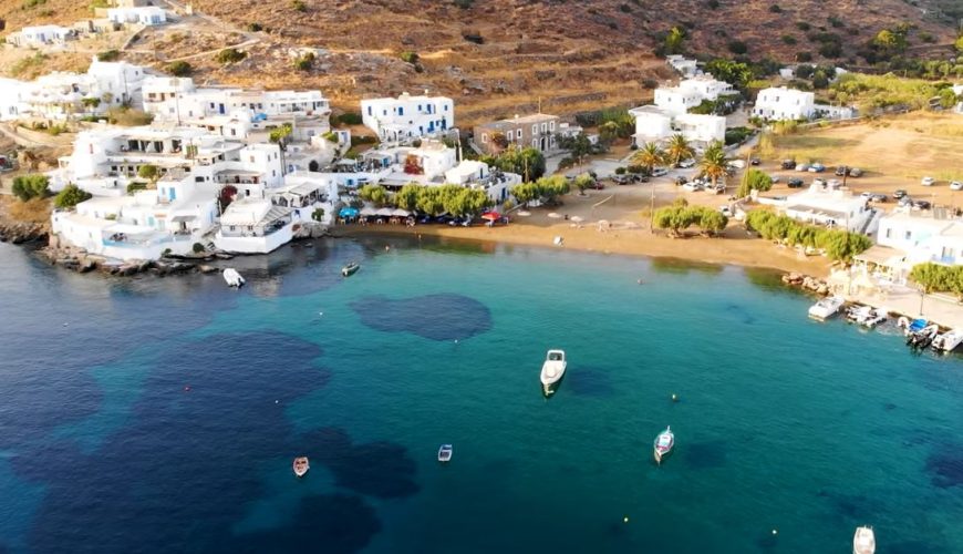 Φάρος: Ο κλειστός όρμος της Σίφνου που θα σας πάρει το… μυαλό!