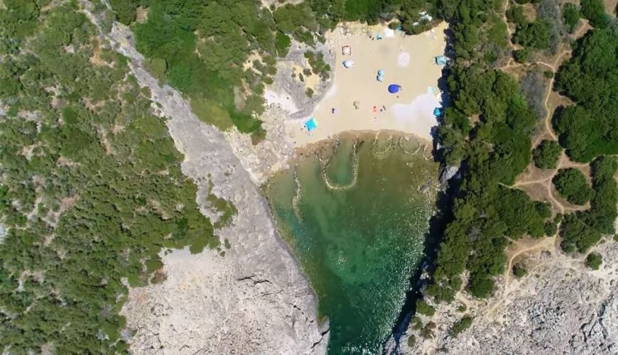 Παραλία Γλώσσα: Ενας κρυμμένος θησαυρός για λίγους στη Μεσσηνία