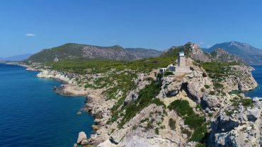 Φάρος Μελαγκάβι: Στέκει… περήφανος στο ομώνυμο ακρωτήρι από το 1897