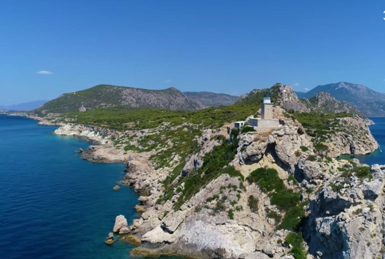 Φάρος Μελαγκάβι: Στέκει… περήφανος στο ομώνυμο ακρωτήρι από το 1897