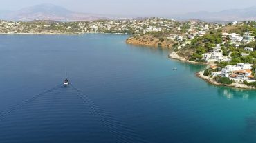 Σαλαμίνα: Αυτή ήταν η βίλα και η… παραλία του Τόλη Βοσκόπουλου στο νησί