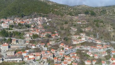 Λαγκάδια Αρκαδίας: Ενα «κρεμαστό» χωριό, πραγματικό αριστούργημα