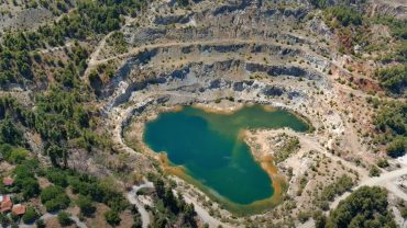 Μαντούδι: Οι αλπικές λίμνες και το θαύμα της φύσης στα παλιά ορυχεία
