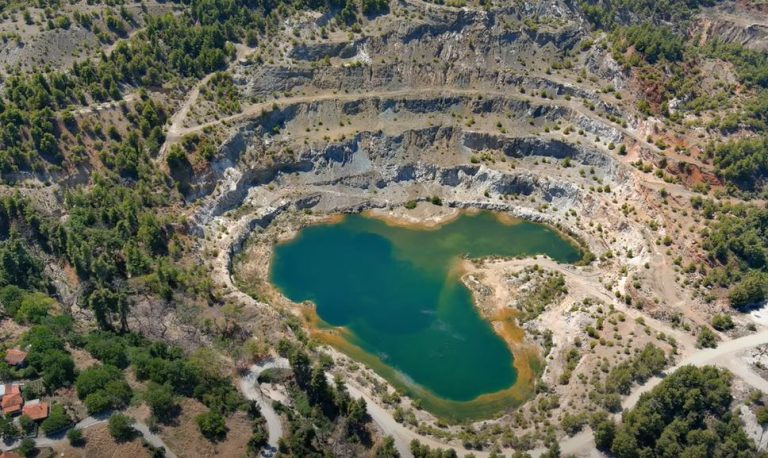 Μαντούδι: Οι αλπικές λίμνες και το θαύμα της φύσης στα παλιά ορυχεία