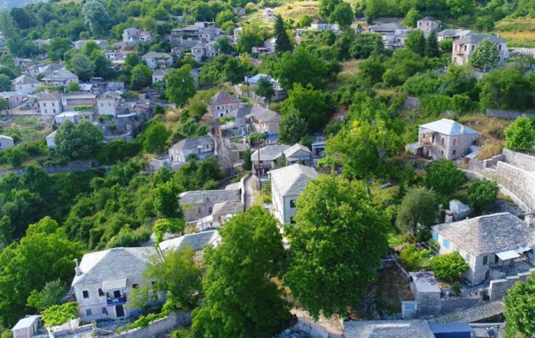 Καλαρρύτες Ιωαννίνων: Ενας υπέροχος χειμερινός προορισμός από ψηλά (vid)