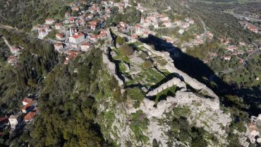 Καρύταινα: Το μεσαιωνικό κάστρο – καμάρι του χωριού