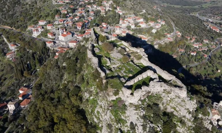 Καρύταινα: Το μεσαιωνικό κάστρο – καμάρι του χωριού