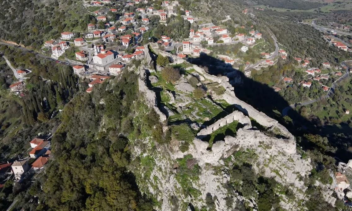 Καρύταινα: Το μεσαιωνικό κάστρο – καμάρι του χωριού