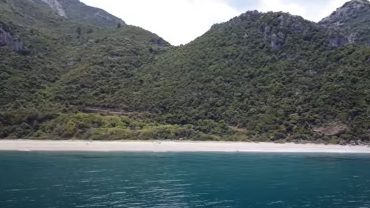 Συναρπαστική κατάδυση στο σπήλαιο Χαράκι, στην Εύβοια