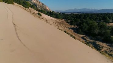 Αμμόλοφοι Στροφυλιάς: Εδώ κάνεις σκι… χειμώνα, καλοκαίρι (Vid)